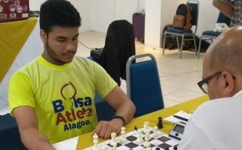Com 11 anos, enxadrista mourãoense vence mestre internacional de