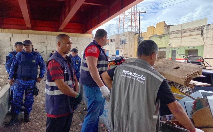 Estruturas irregulares no Viaduto do Bonfim são removidas