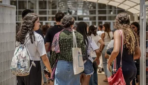 Sete a cada dez estudantes usam IA na rotina de estudos