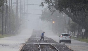 Furacão Delta perde força após entrar em Louisiana, nos Estados Unidos