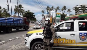 PM acaba com festa em chácara durante isolamento social