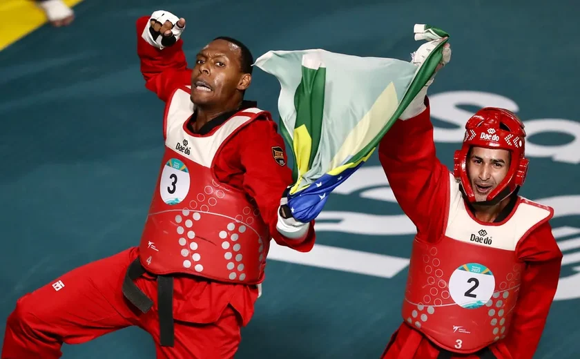 Brasil garante ouro e bronze no taekwondo por equipes