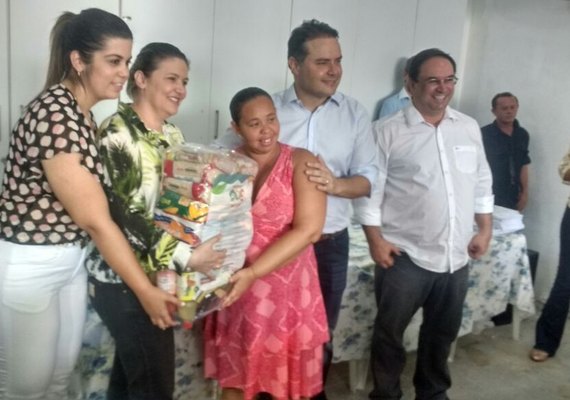 Renan Filho lança programa de cestas nutricionais em Arapiraca