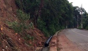 Tubos de drenagem são furtados na Ladeira de Fernão de Velho