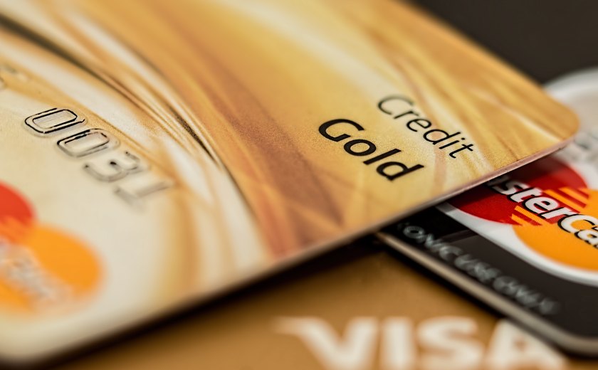 Cartão de crédito: saiba evitar perigos e problemas com juros altos