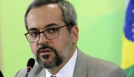 Antes de sair, Weintraub extingue cotas para negros e indígenas na pós-graduação