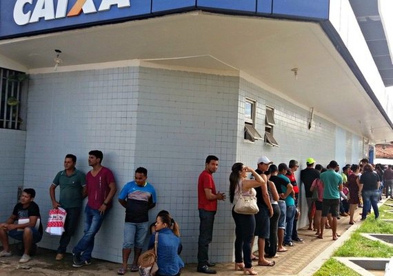 Agências da Caixa abrem 2 horas mais cedo para saques do FGTS