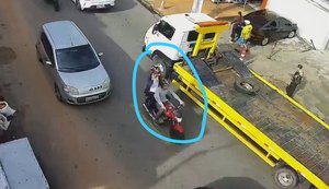 Vídeo mostra rota de fuga de dupla suspeita de tentativa de homicídio no Jacintinho