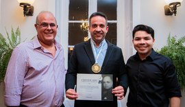 Paulo Dantas é condecorado com maior honraria da magistratura alagoana