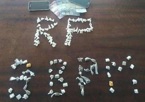 PM detém dois indivíduos com quantidade de droga em bairro de Arapiraca