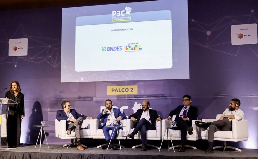 Casal leva experiência alagoana em saneamento a evento regional de PPPs e concessões