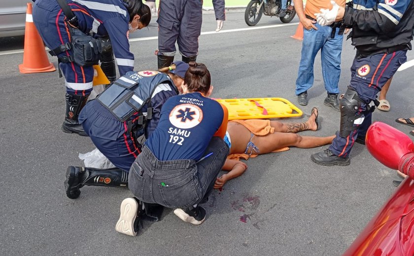 Samu atende vítima de atropelamento por moto no centro de Maceió