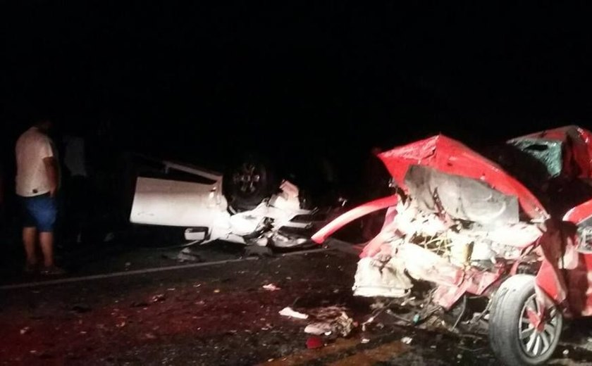 Grave acidente em Murici envolve quatro veículos, deixa um morto e nove feridos