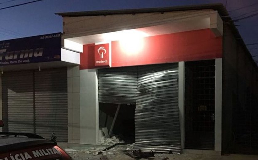 Bando explode agência bancária em Estrela de Alagoas