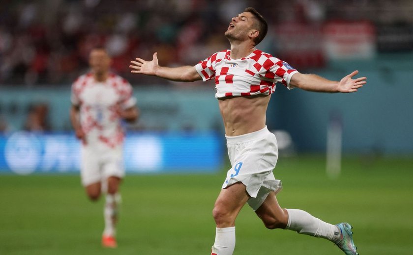 Croácia sofre gol do Canadá no início, mas vira e aplica goleada