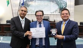 Desembargador Tutmés Airan é agraciado com a Comenda Tavares Bastos