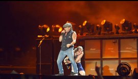 Canhão falha em show do AC/DC e quase atinge vocalista; veja vídeo