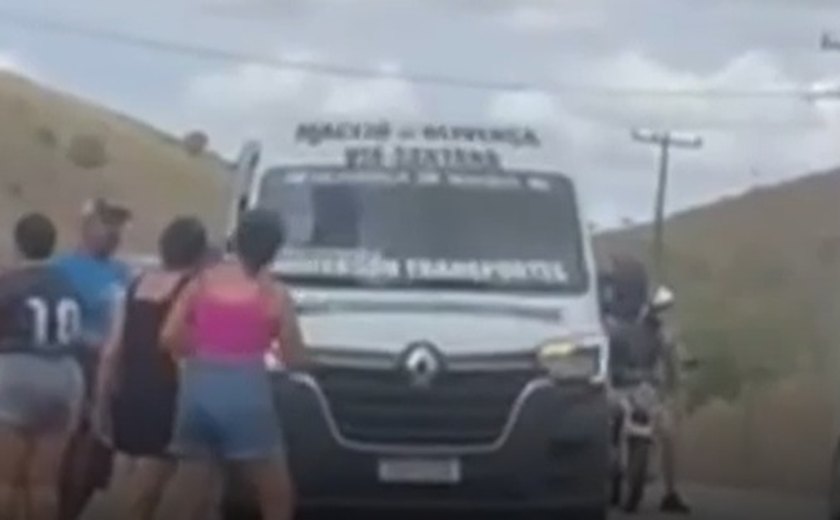 Seis pessoas ficam feridas em acidente entre ambulância e ônibus na BR-316