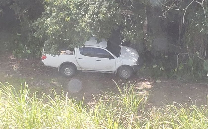 Helicóptero da PM localiza caminhonete roubada escondida em canavial de Rio Largo