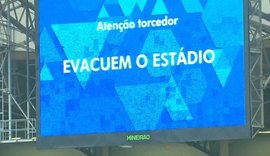 Após rebaixamento inédito, torcedores do Cruzeiro depredam Estádio do Mineirão