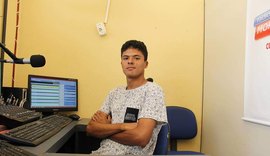 Rádio escolar: vencendo obstáculos, alunos de escola pública transmitem música e notícias