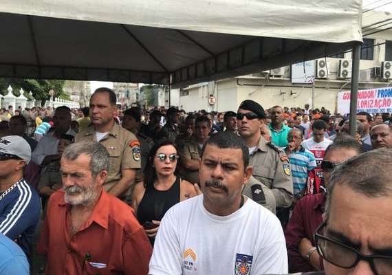 Policiais Militares cobram reajuste e ameaçam aquartelar