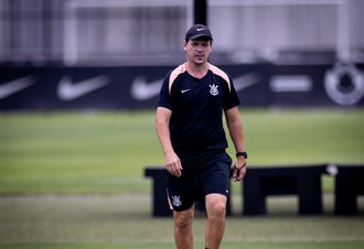 Corinthians demite Fernando Diniz após derrota para o Internacional