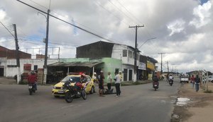 Ronda no Bairro atende ocorrência de atropelamento e invasão de carro a mercadinho no Benedito Bentes