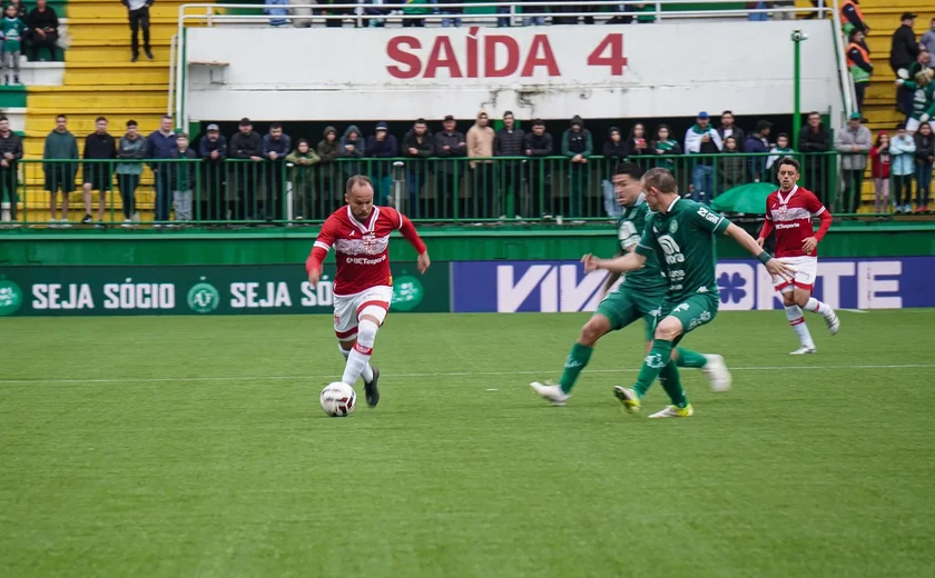 Em jogo de cinco gols, CRB perde para Chapecoense pela Série B