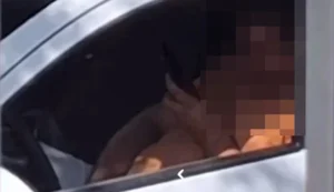 Defesa afirma que motorista filmado em Penedo tinha problema de pele e nega ato obsceno