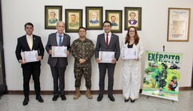 Corregedor e juízes da CGJ são homenageados pelo Exército Brasileiro