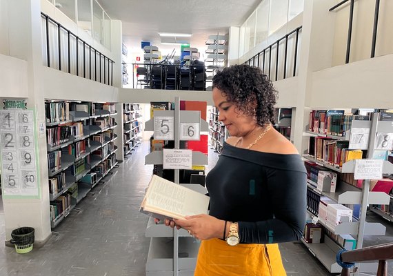 Profissionais da Biblioteca da Uncisal celebram a data e destacam a contribuição com a formação profissional