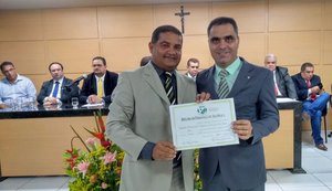 Câmara de Arapiraca concede tríplice homenagem