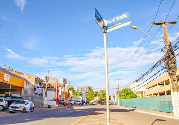 Obras de reparo asfáltico interditam trecho da Avenida Gustavo Paiva