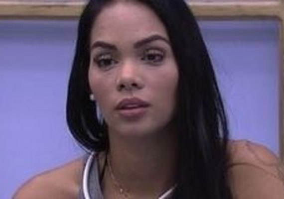 Ex-'BBB17' Mayara avalia boato de que seria transexual: 'Não teria escondido'