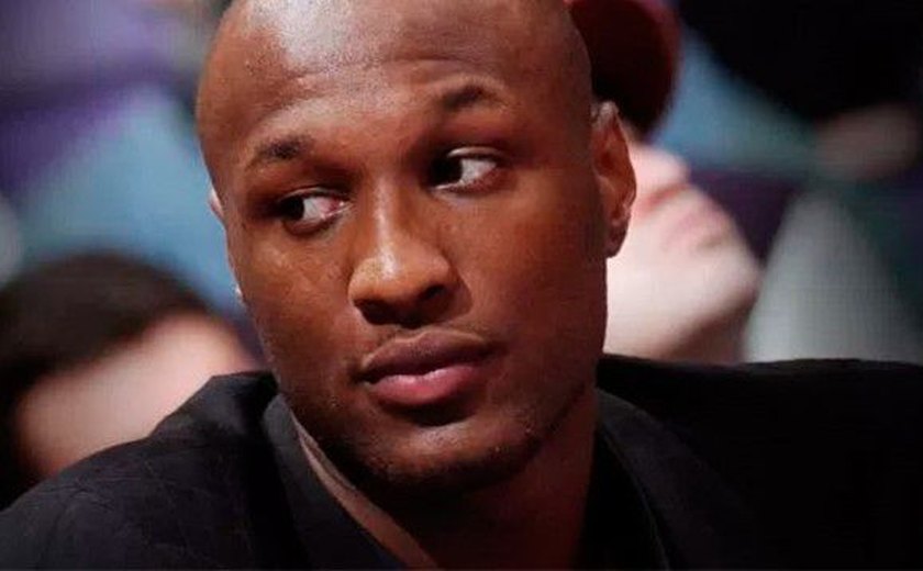 Lamar Odom entra em colapso durante festa e é socorrido por seguranças da boate