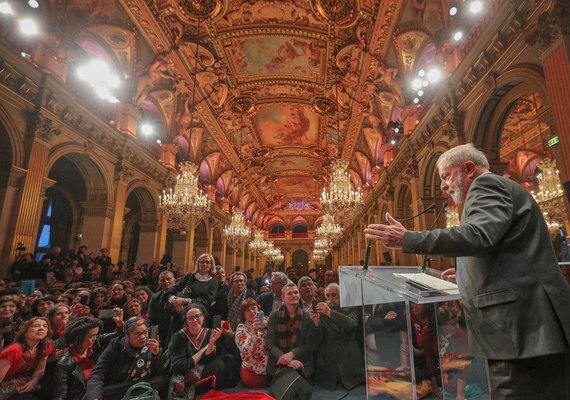 Lula recebe prêmio de cidadão honorário de Paris