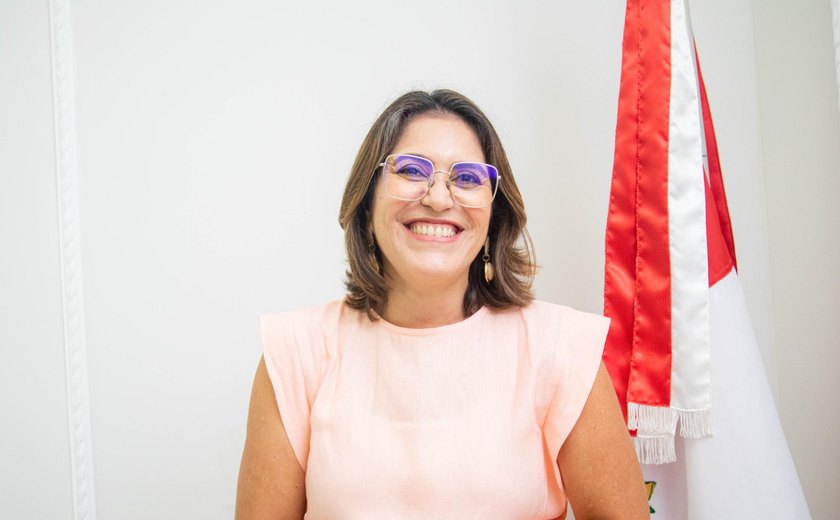 Adriana Araújo é empossada Controladora-Geral de Alagoas