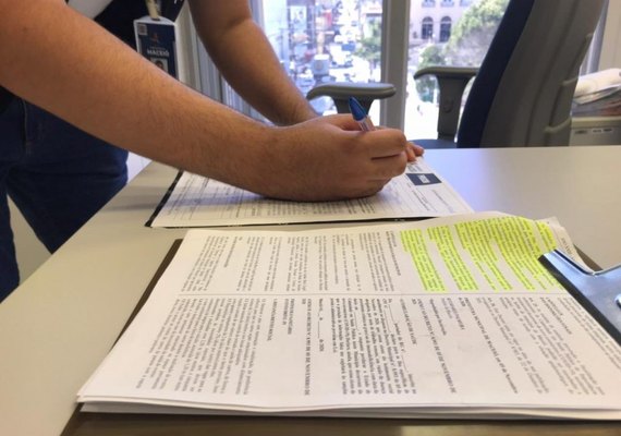 Procon Maceió realiza “operação fila de banco” no Centro e seis agências são autuadas