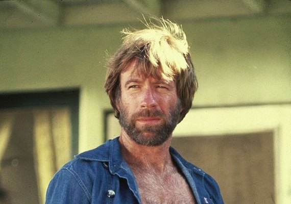 Chuck Norris cria empresa de água engarrafada nos Estados Unidos