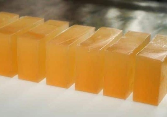 Projeto 'Coleta Óleo' reutiliza material para a produção de sabão