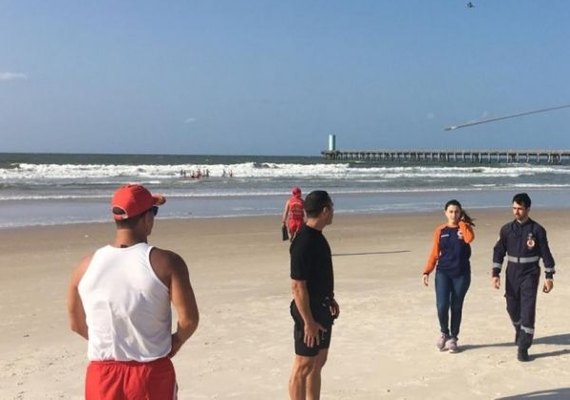 Pescador encontra corpo de adolescente que desapareceu no mar da Praia do Sobral