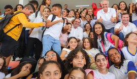 Senador Renan elogia trabalho de Luciano Barbosa durante inauguração de escola em Arapiraca