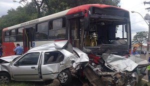 Em Campinas, ônibus perde o controle, atinge 13 carros e deixa feridos