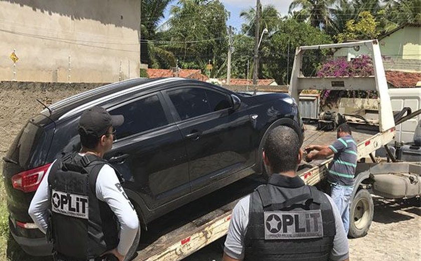 Oplit recupera carro parcialmente depenado que foi roubado em Maceió
