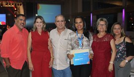 'Escola 10' homenageia destaques da educação de Alagoas em solenidade