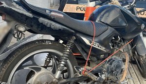 Motociclista inabilitado é abordado após cometer diversas infrações e crimes de trânsito