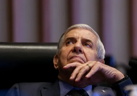 Moraes concede prisão domiciliar humanitária a Augusto Heleno