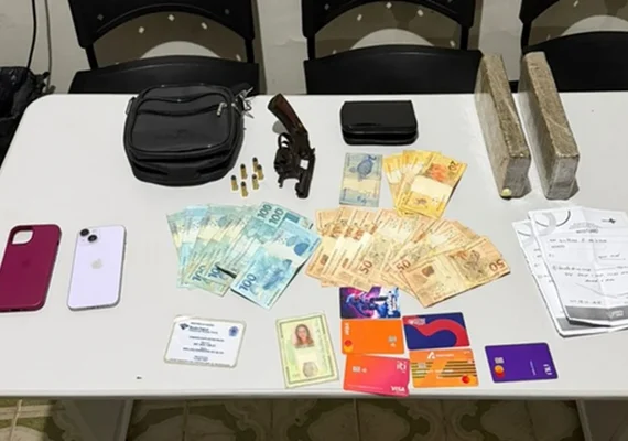 Polícia Civil prende duas mulheres por tráfico de drogas e porte ilegal de arma em Arapiraca