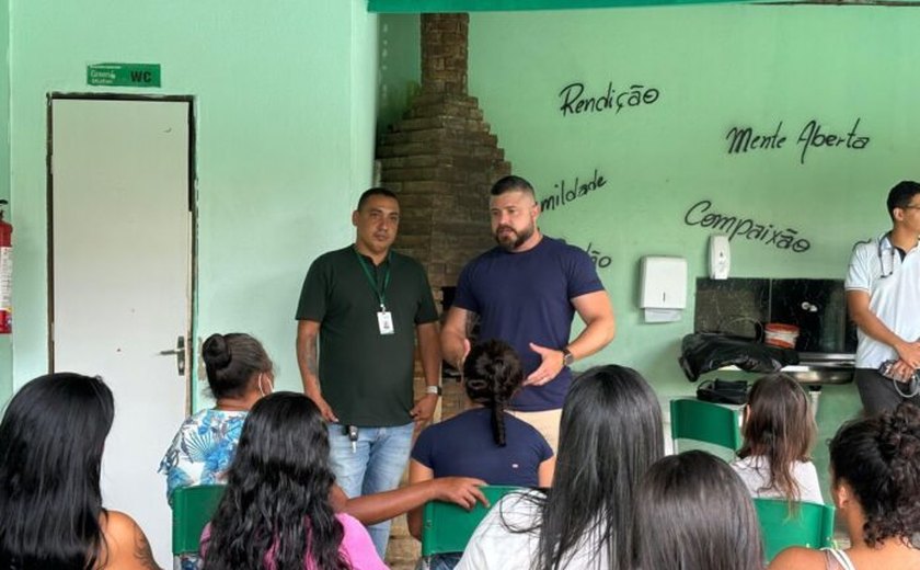 Vereador eleito visita clínica de recuperação de mulheres